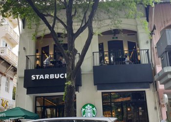 Khách phàn nàn mất MacBook ở Starbucks nhưng không được xem camera
